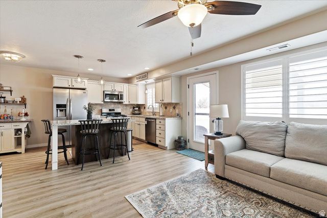 1818 W 5050 S, Roy, UT 84067