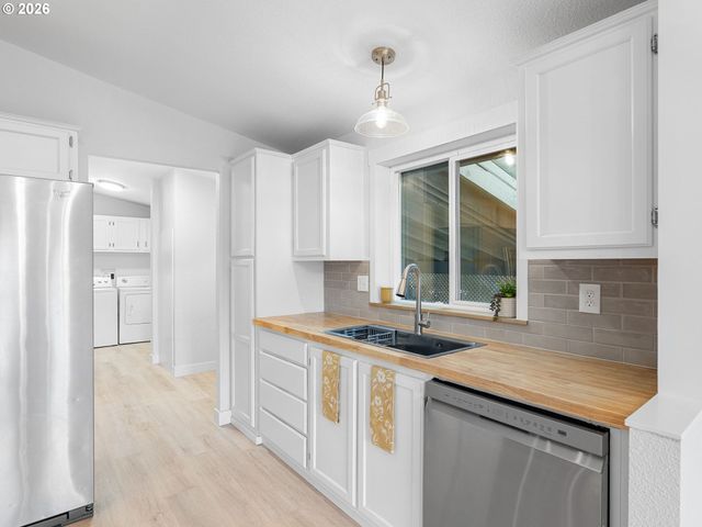 15768 Se POWELL Blvd 12, Portland, OR 97236