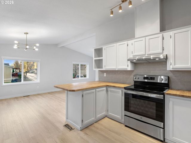 15768 Se POWELL Blvd 12, Portland, OR 97236