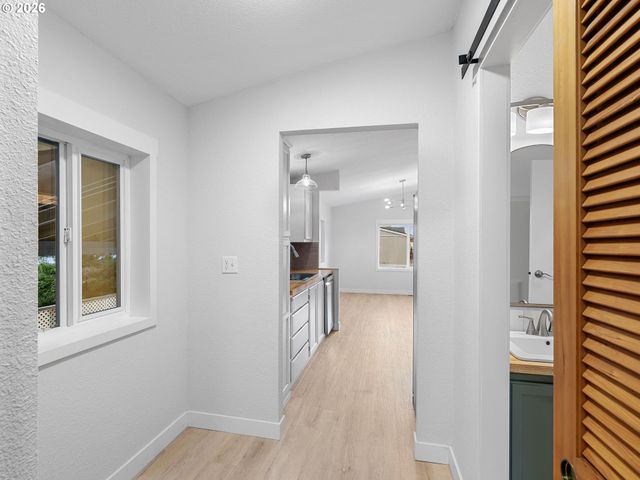 15768 Se POWELL Blvd 12, Portland, OR 97236