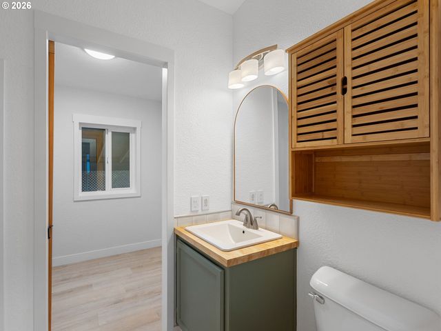 15768 Se POWELL Blvd 12, Portland, OR 97236