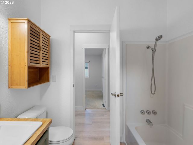 15768 Se POWELL Blvd 12, Portland, OR 97236