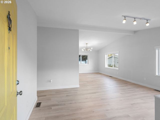 15768 Se POWELL Blvd 12, Portland, OR 97236