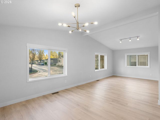 15768 Se POWELL Blvd 12, Portland, OR 97236