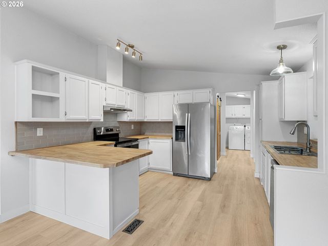 15768 Se POWELL Blvd 12, Portland, OR 97236