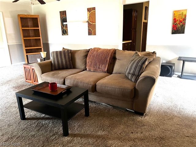 166 Oak Knoll, Niles, OH 44446