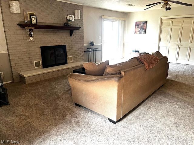 166 Oak Knoll, Niles, OH 44446