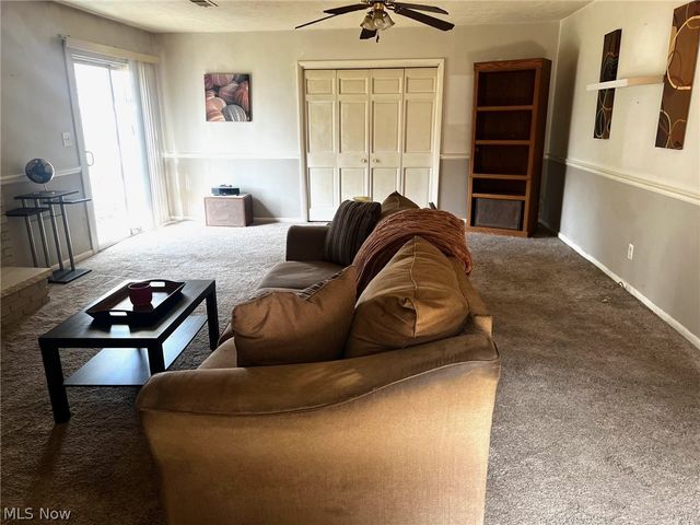 166 Oak Knoll, Niles, OH 44446