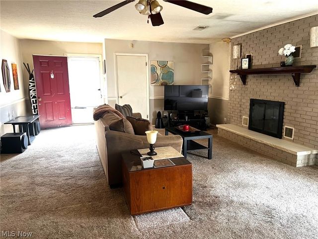 166 Oak Knoll, Niles, OH 44446