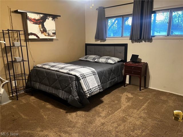 166 Oak Knoll, Niles, OH 44446