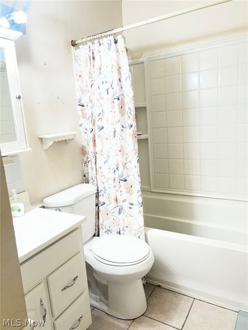 166 Oak Knoll, Niles, OH 44446