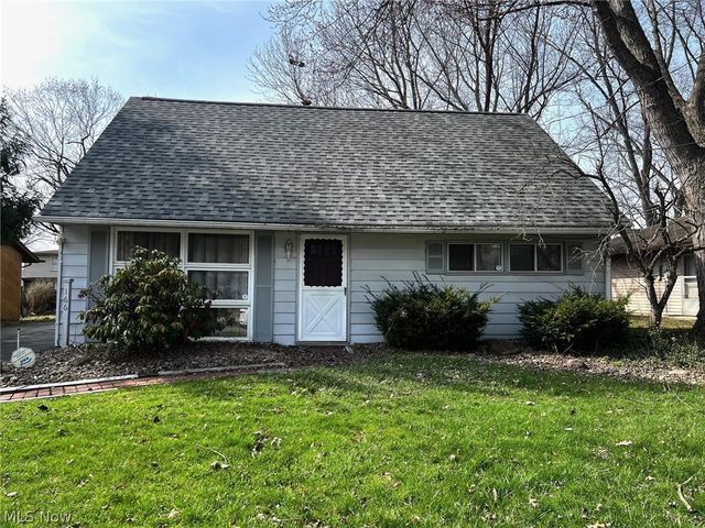 166 Oak Knoll, Niles, OH 44446