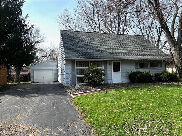 166 Oak Knoll, Niles, OH 44446