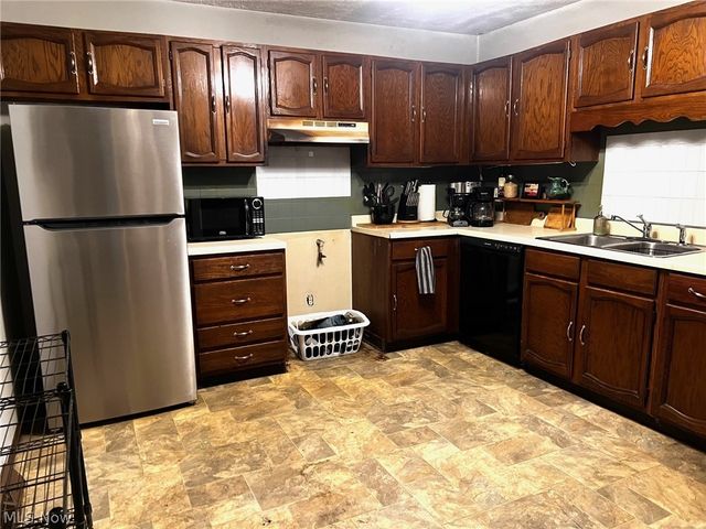 166 Oak Knoll, Niles, OH 44446