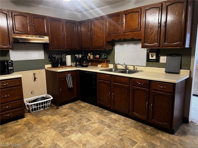 166 Oak Knoll, Niles, OH 44446