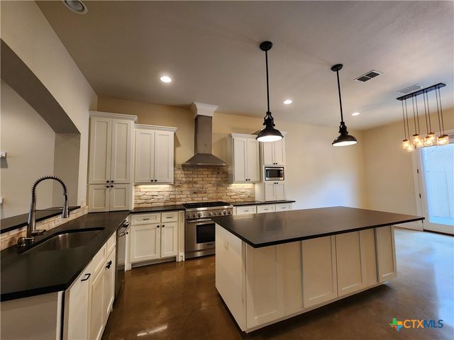 611 Stadtbach Street, New Braunfels, TX 78130