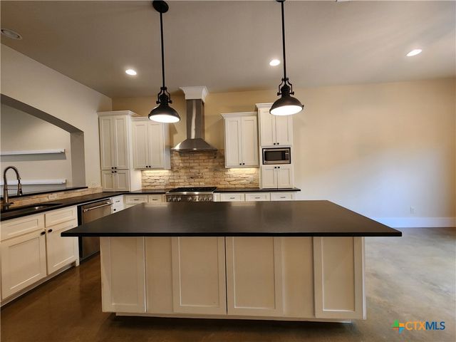 611 Stadtbach Street, New Braunfels, TX 78130