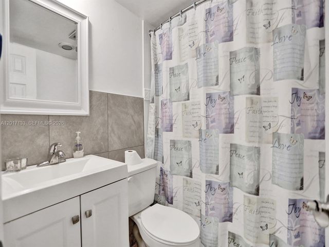 2040 NW 81st Ave 117, Pembroke Pines, FL 33024