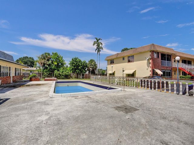 2040 NW 81st Ave 117, Pembroke Pines, FL 33024