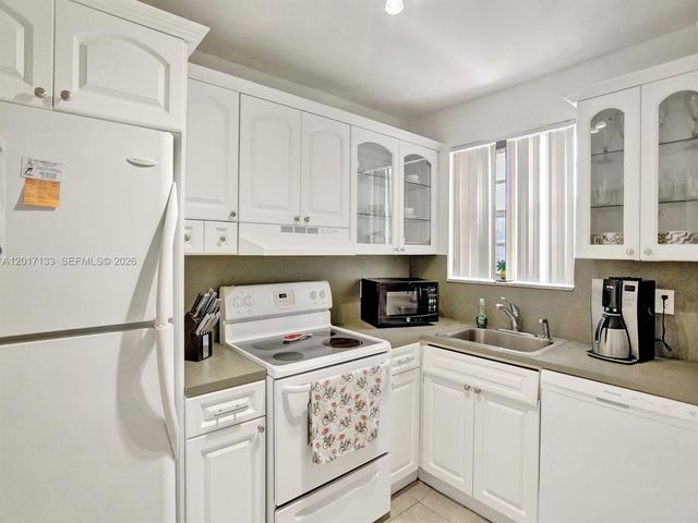 2040 NW 81st Ave 117, Pembroke Pines, FL 33024