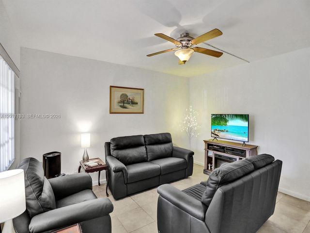 2040 NW 81st Ave 117, Pembroke Pines, FL 33024
