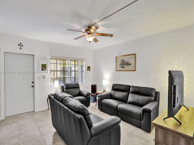 2040 NW 81st Ave 117, Pembroke Pines, FL 33024
