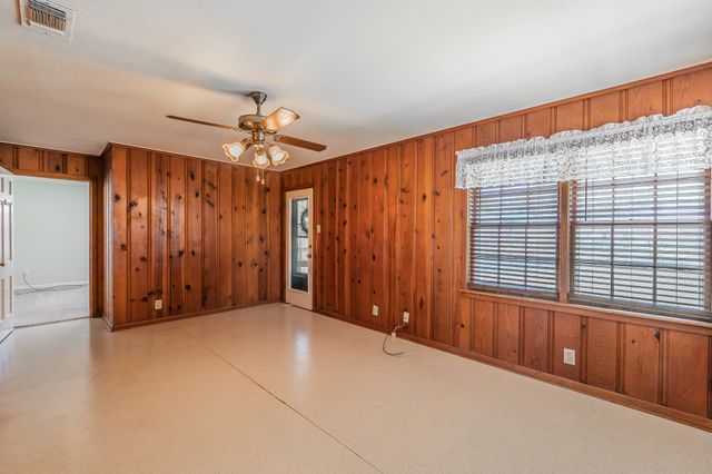 5020 Hartford Drive, River Oaks, TX 76114