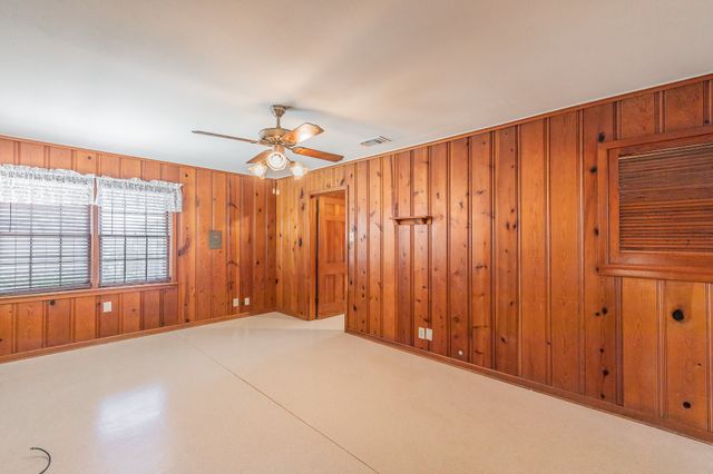 5020 Hartford Drive, River Oaks, TX 76114