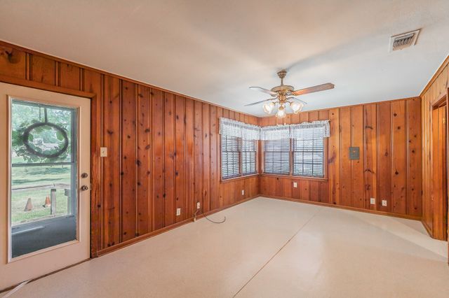5020 Hartford Drive, River Oaks, TX 76114
