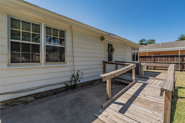 5020 Hartford Drive, River Oaks, TX 76114