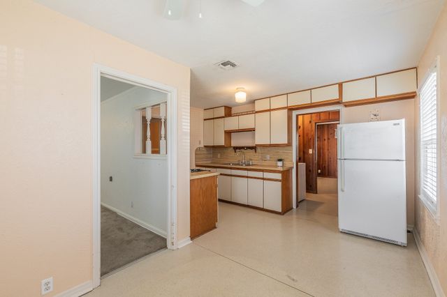5020 Hartford Drive, River Oaks, TX 76114