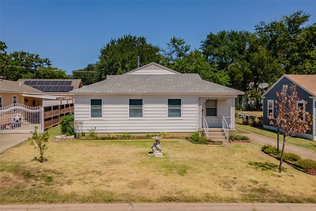 5020 Hartford Drive, River Oaks, TX 76114