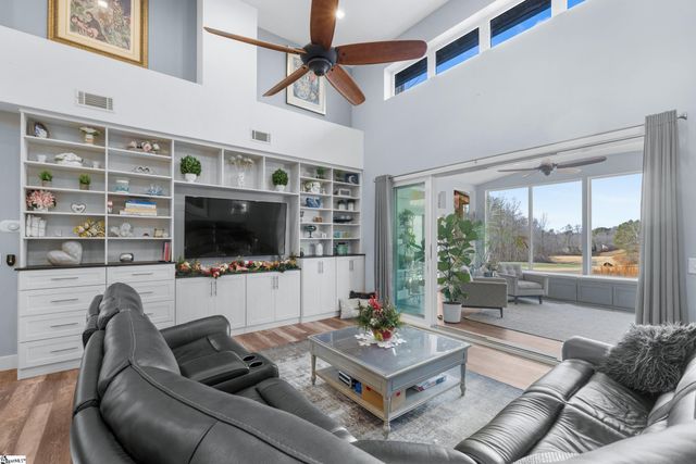 111 N Hogan Drive, Westminster, SC 29693