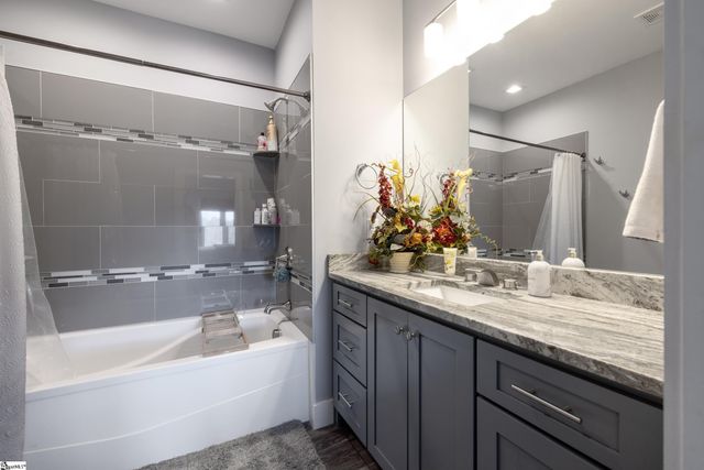 111 N Hogan Drive, Westminster, SC 29693