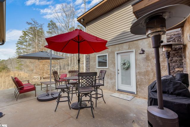 111 N Hogan Drive, Westminster, SC 29693