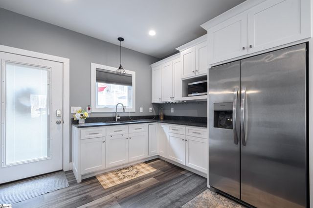 111 N Hogan Drive, Westminster, SC 29693