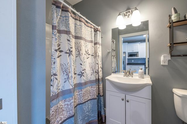 111 N Hogan Drive, Westminster, SC 29693