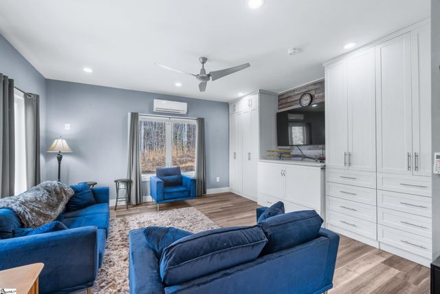 111 N Hogan Drive, Westminster, SC 29693