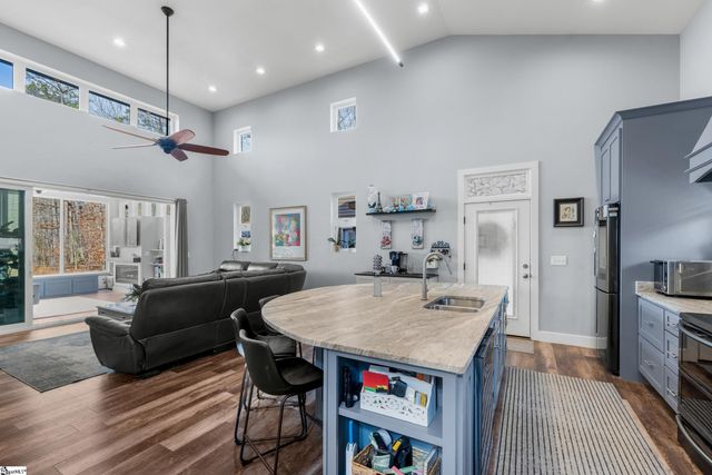 111 N Hogan Drive, Westminster, SC 29693