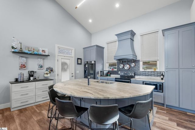 111 N Hogan Drive, Westminster, SC 29693