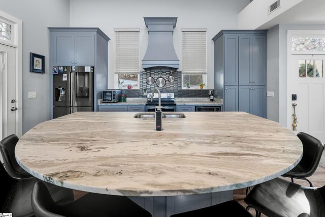 111 N Hogan Drive, Westminster, SC 29693