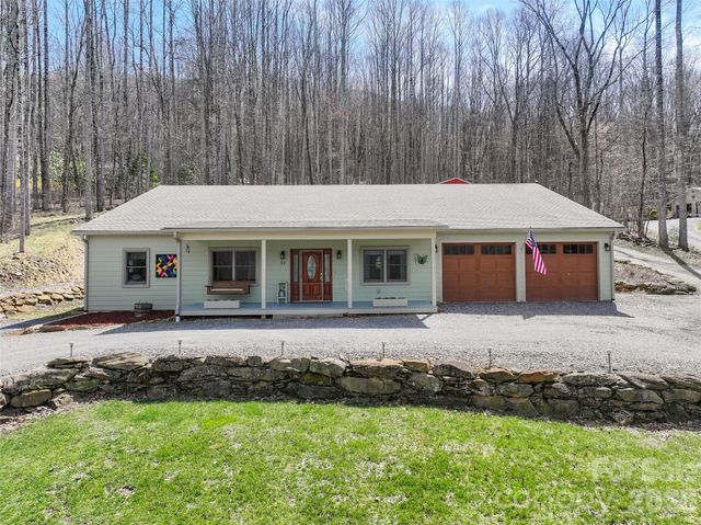 33 Freedom Drive, Waynesville, NC 28786