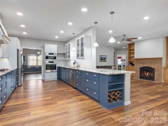 33 Freedom Drive, Waynesville, NC 28786