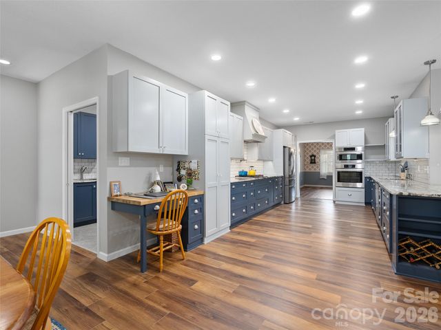 33 Freedom Drive, Waynesville, NC 28786