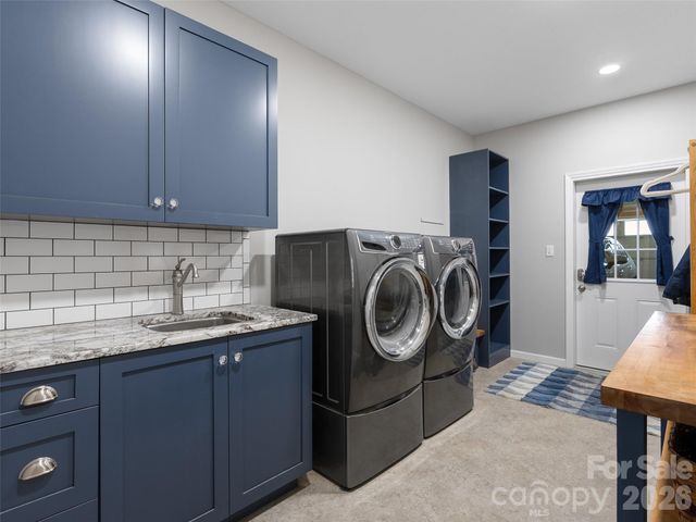 33 Freedom Drive, Waynesville, NC 28786