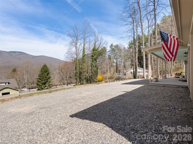 33 Freedom Drive, Waynesville, NC 28786