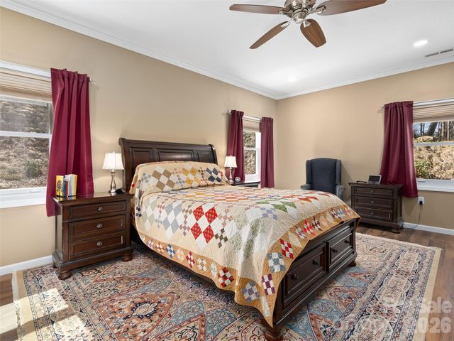 33 Freedom Drive, Waynesville, NC 28786