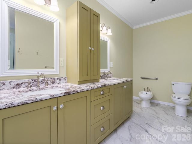 33 Freedom Drive, Waynesville, NC 28786