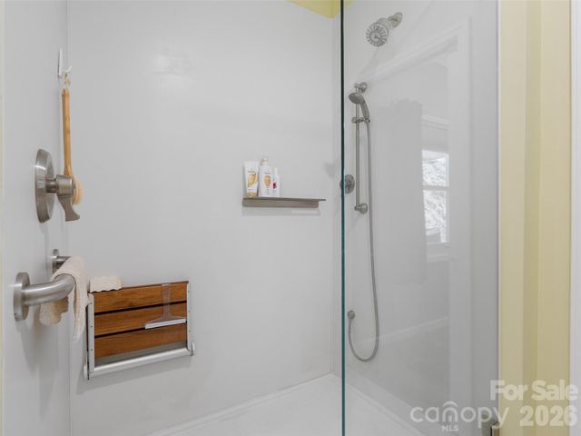 33 Freedom Drive, Waynesville, NC 28786