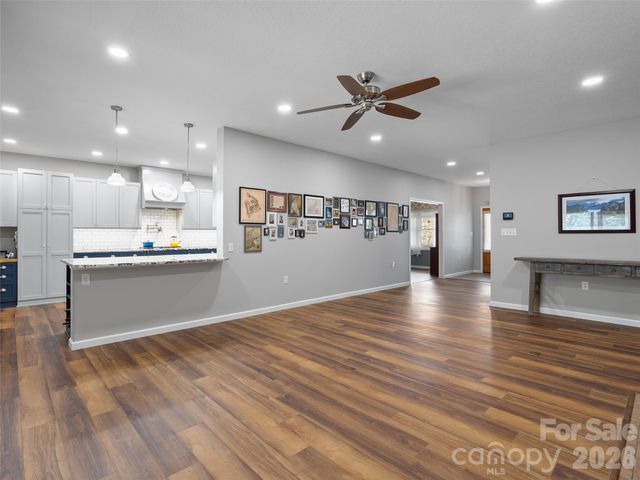 33 Freedom Drive, Waynesville, NC 28786